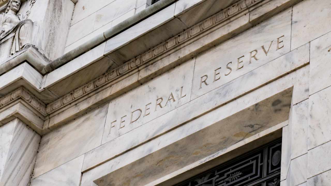 Debt Deflation Warnings, Shibarium Buzz Sees SHIB Rise, Former FTX US President Talks SBF, and More — Week in Review Jeff Booth Warns of Debt Deflation If Federal Reserve Keeps Hiking Interest Rates