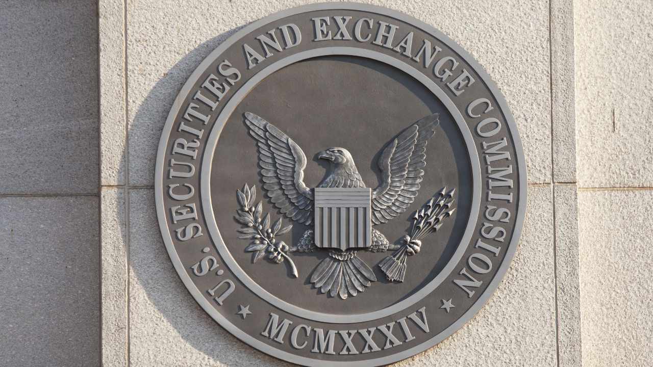 Debt Deflation Warnings, Shibarium Buzz Sees SHIB Rise, Former FTX US President Talks SBF, and More — Week in Review Former SEC Official's Crypto Warning: A Regulatory Onslaught Is Just Beginning