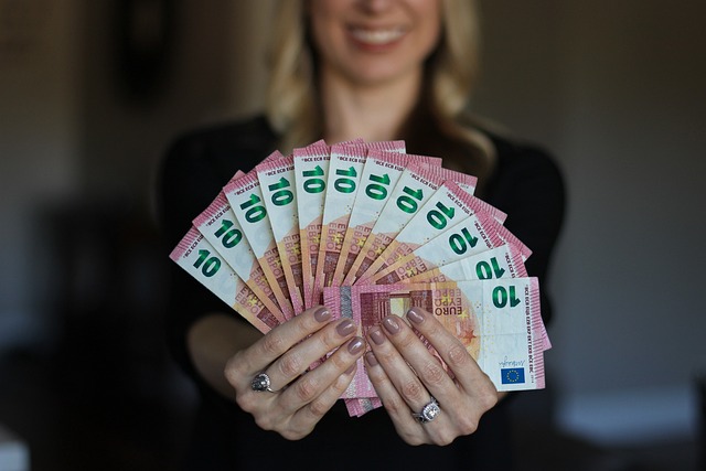 : Brace yourselves - banking crisis could trigger a recession in 2020! 2. Lending Standards Tighten in Face of Financial Crisis