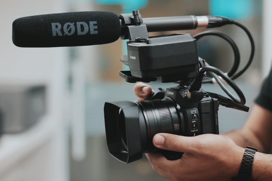DeFi needs more than just "synthetic high-yield products" to succeed, according to Dragonfly's Haseeb Qureshi. Unlocking its full potential requires creative solutions. detail photograph