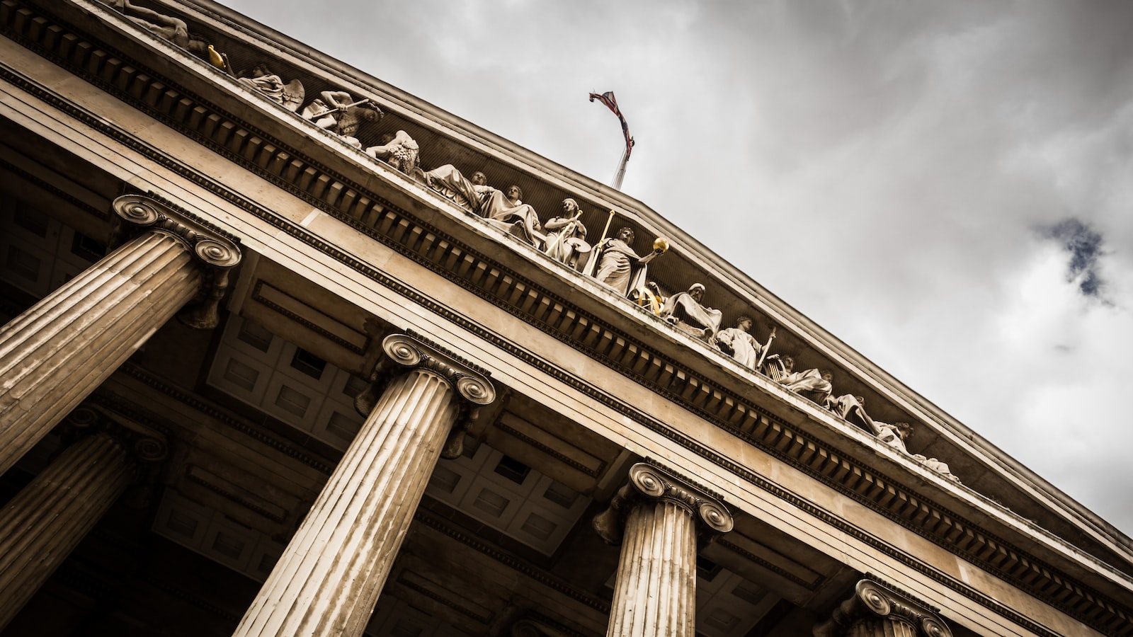 Coinbase faces legal action for purported privacy infringements in biometrics data gathering. The lawsuit claims the exchange failed to protect users' sensitive information. 2. Judge Denies Motion to Dismiss Case Against Cryptocurrency Exchange