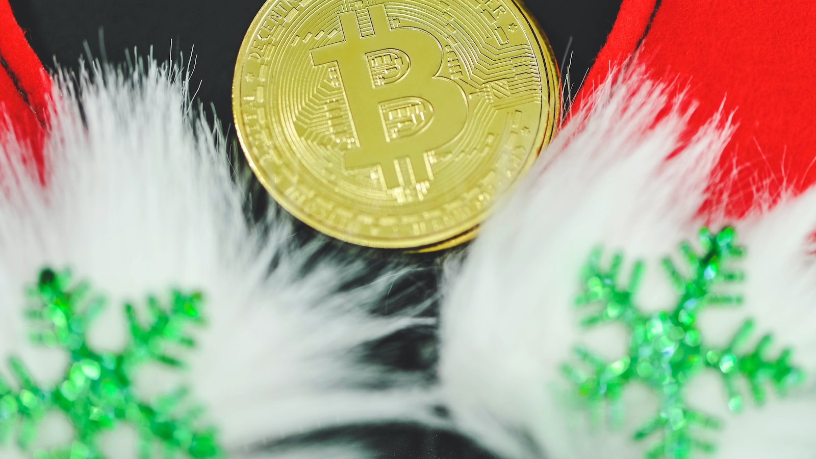 Bitcoin Maximalism: A Closer Look Bitcoin Maximalism: A Closer Look