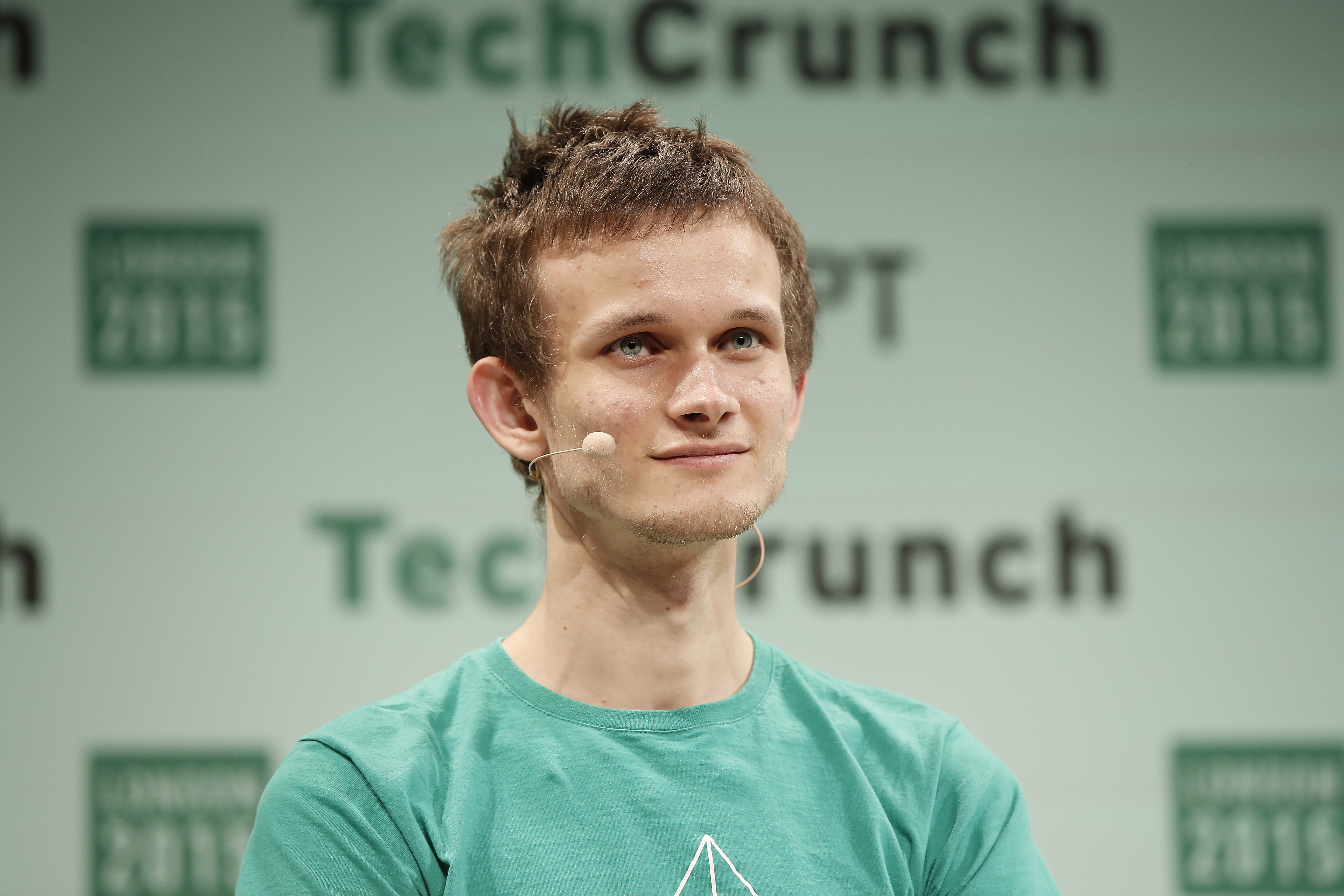 Bitcoin trades flat; Vitalik transfers $1M Ether to Coinbase, making history as first mover in Americas. 1) Bitcoin Trades Flat as Vitalik Transfers $1M in Ether to Coinbase