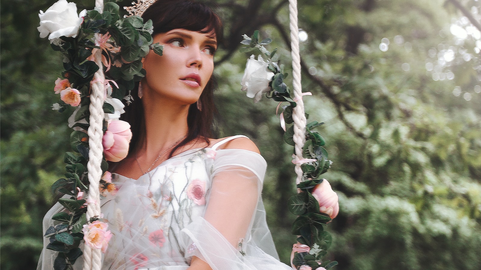 Bitcoin revolutionizes the way we live: secure, fast, global. Fantasy