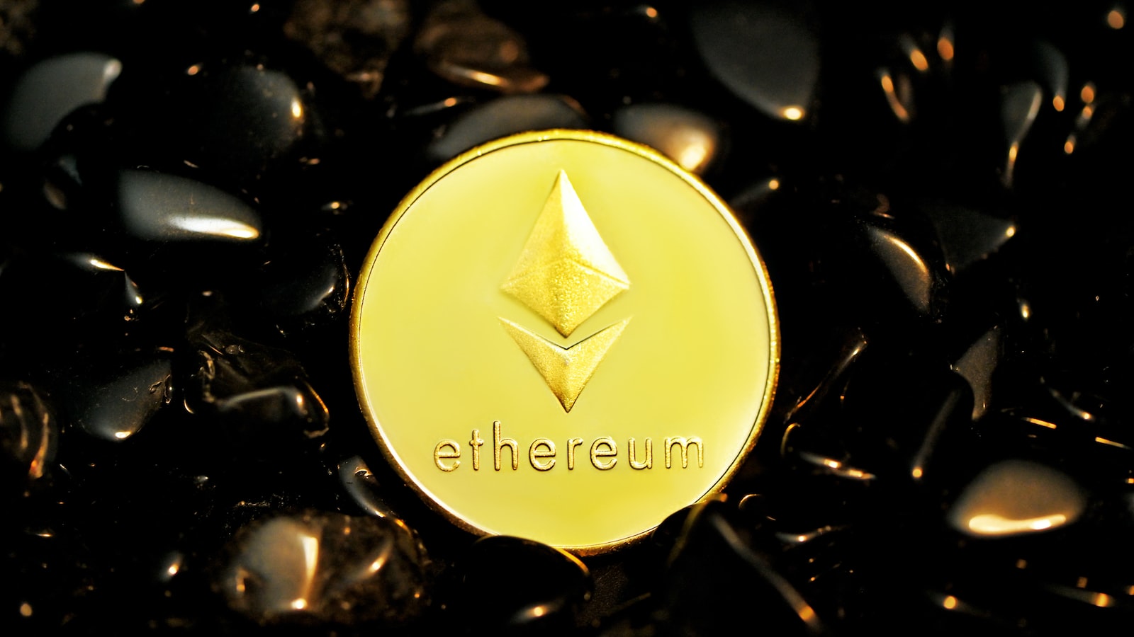 Ethereum open interest hits new highs; shorts piling up? 1. Ethereum Open Interest Surges -- Shorts May be Piling Up