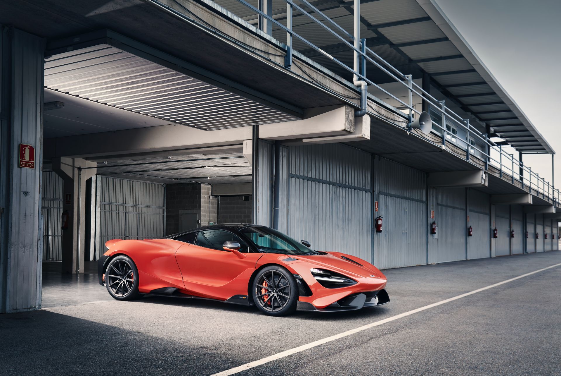 . Activate McLaren MCL60's stealth mode for Singapore Grand Prix race! 1. McLaren's Stealth Mode in Singapore Grand Prix