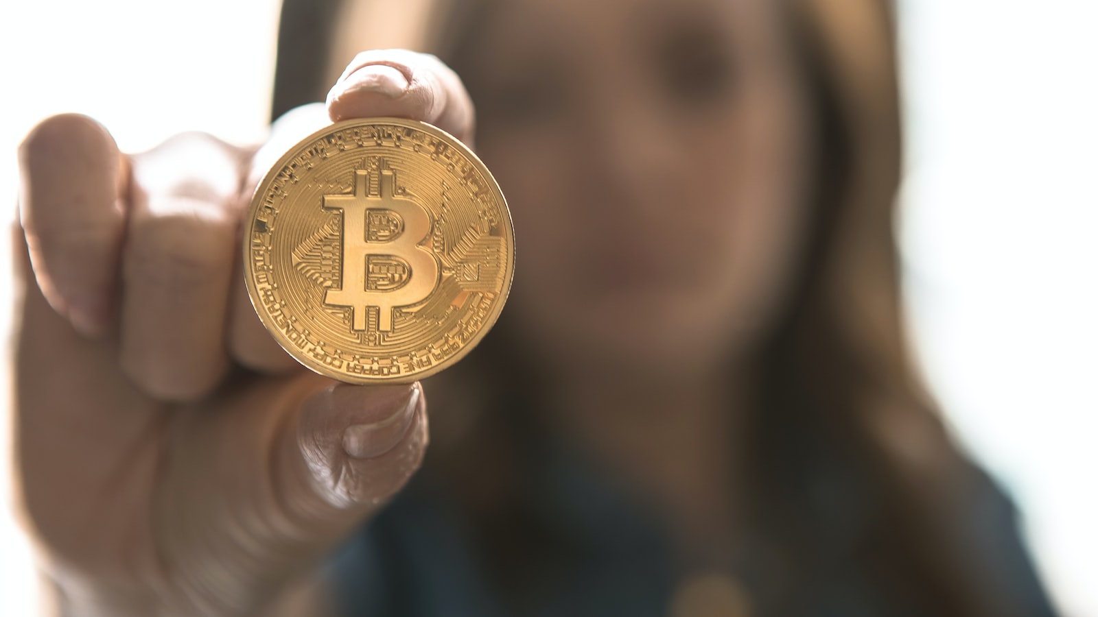 Sidney Majalya and Krishna Juvvadi resign from Binance US amid regulatory pressure. Bitcoin