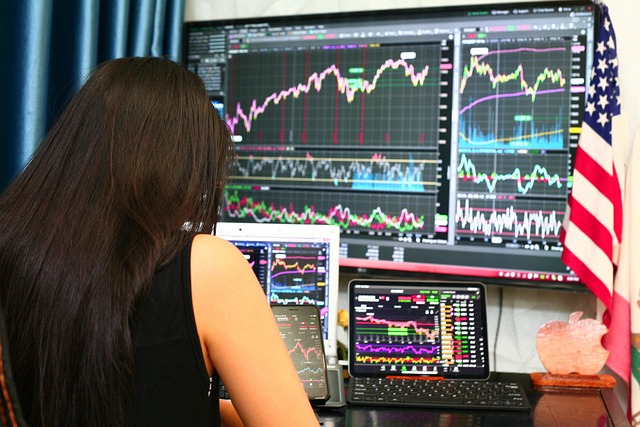 Bitcoin faces potential sell-off, analyst warns. Chart signals bearish trend. 1. Analyst Warns of Bitcoin Price Sell-Off Imminent