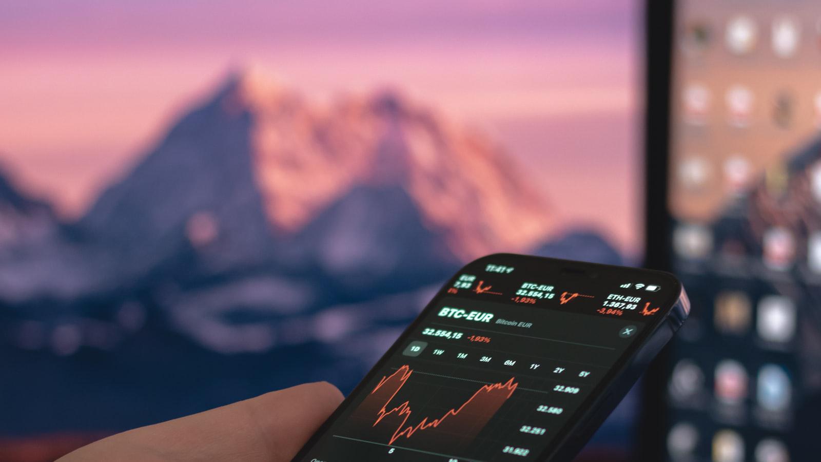 Bitcoin's Divergence from National Fiat Currencies: An Educational Exploration Bitcoin