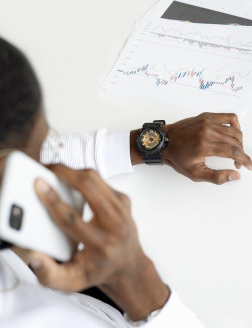 PCE Report Triggers Gold Slide, Analyst Warns Fed Rate Cut Could Deepen Losses PCE Report Sparks Gold Price Decline: Market Reacts to Data