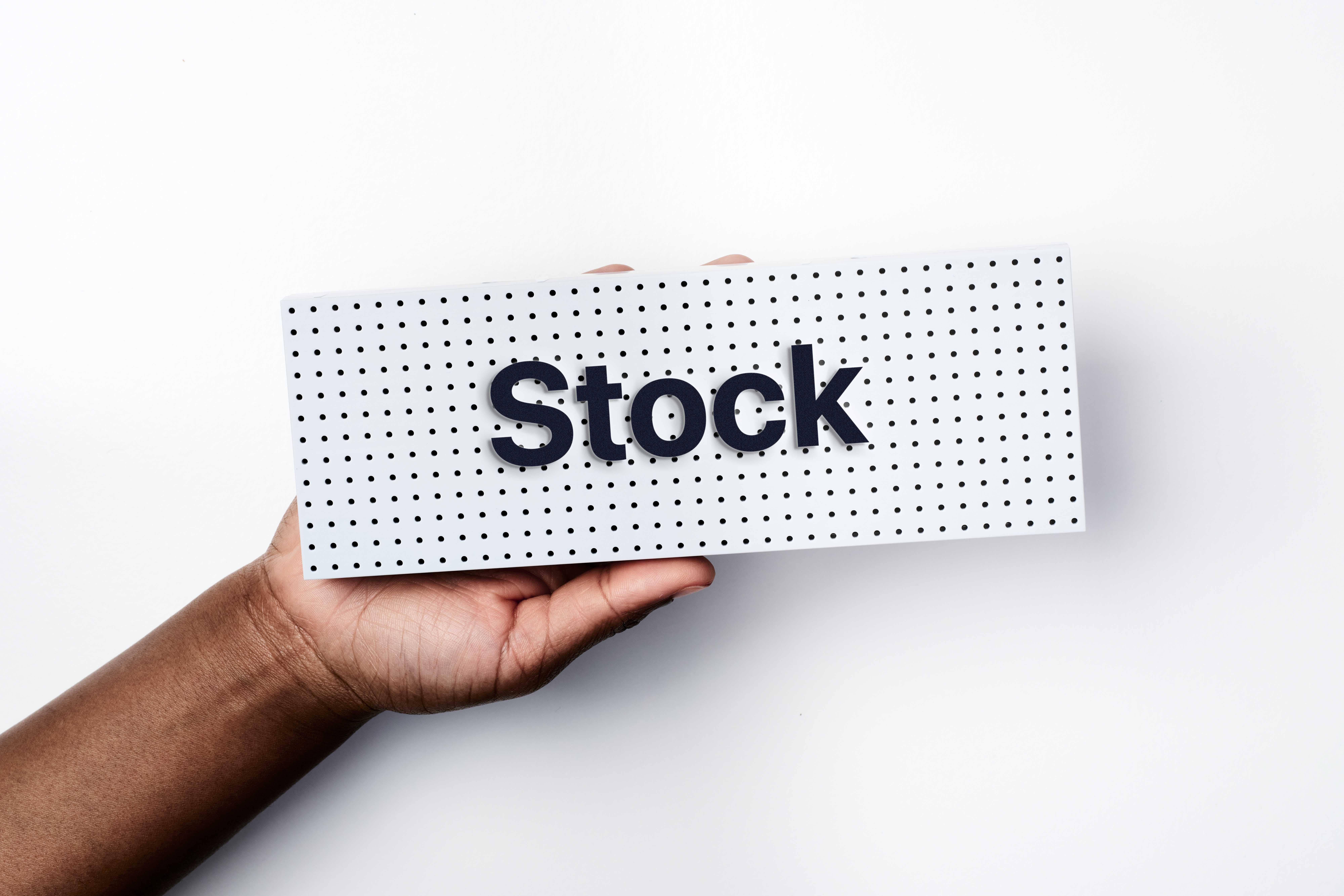 Don't rush back into the stock market as more pain is coming if the economy keeps slowing, Stifel chief strategist says Stock Market Recovery Short-Lived as Economic Woes Persist