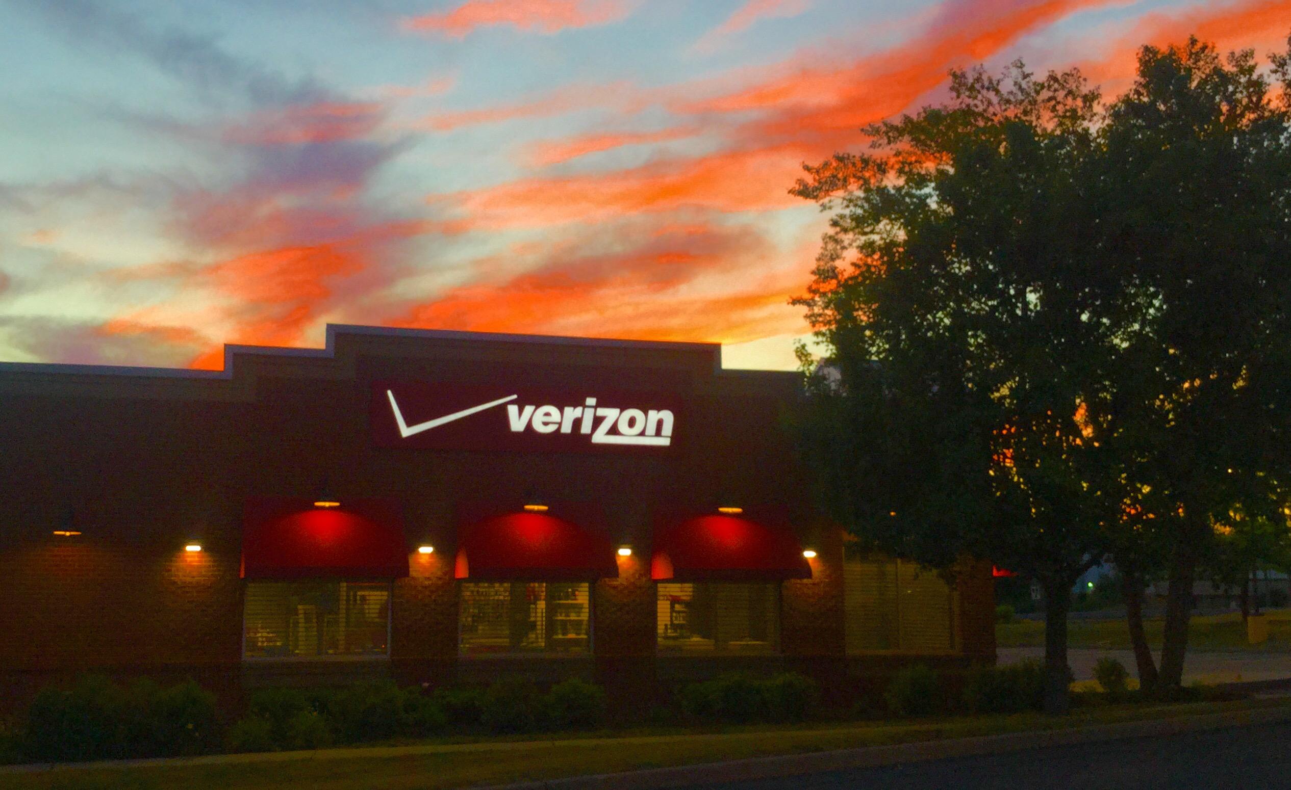 Verizon to Buy $1 Billion in Spectrum From US Cellular Deal Insight: Verizons Strategic Move to Boost Network Capacity