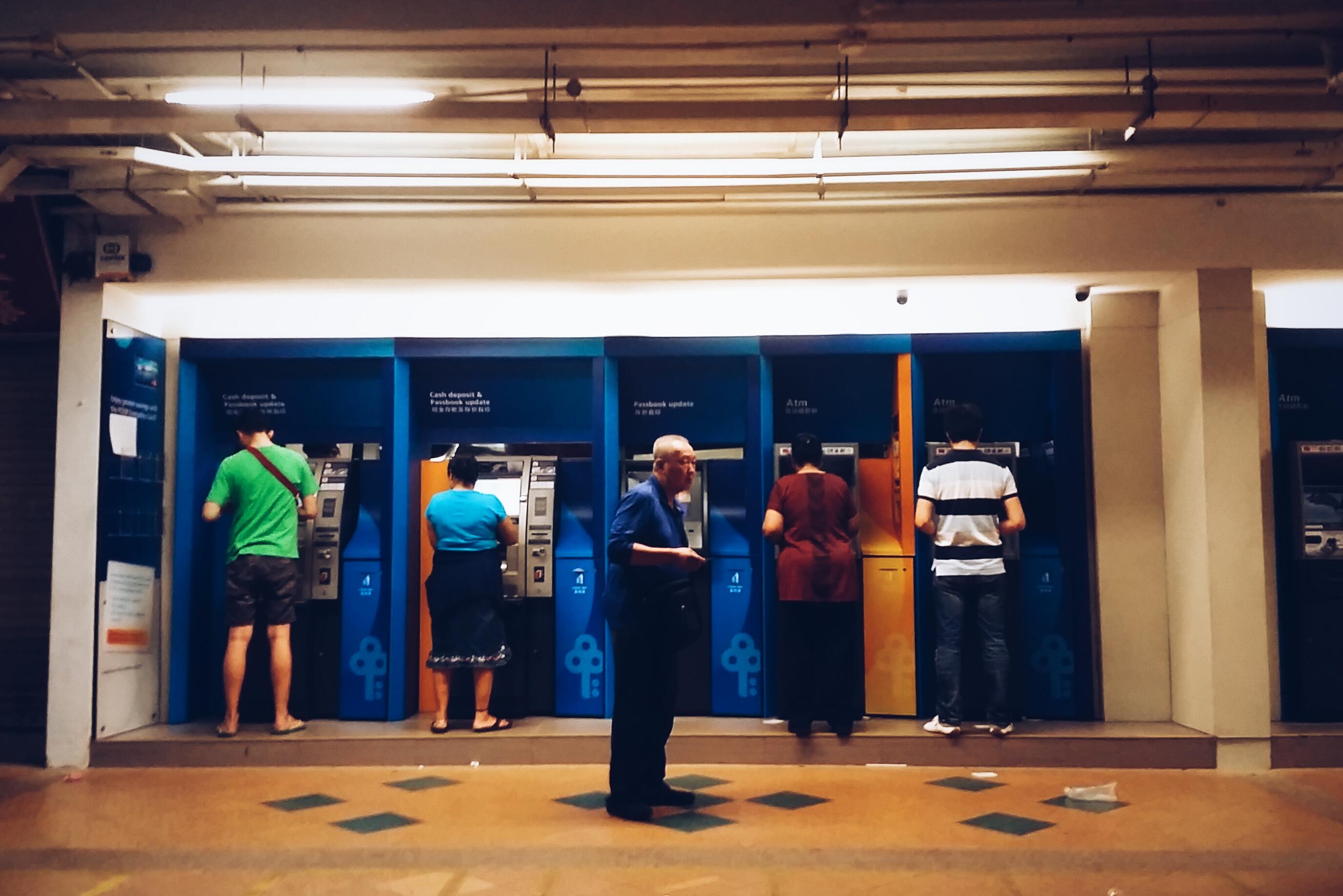 5 Essential Insights into Understanding Blockchain Technology 1) Blockchain is fundamentally a decentralized ledger technology, meaning it operates without a central authority to verify transactions. This decentralization enhances trust among participants, as all transactions are recorded across various nodes in the network, making tampering exceedingly difficult