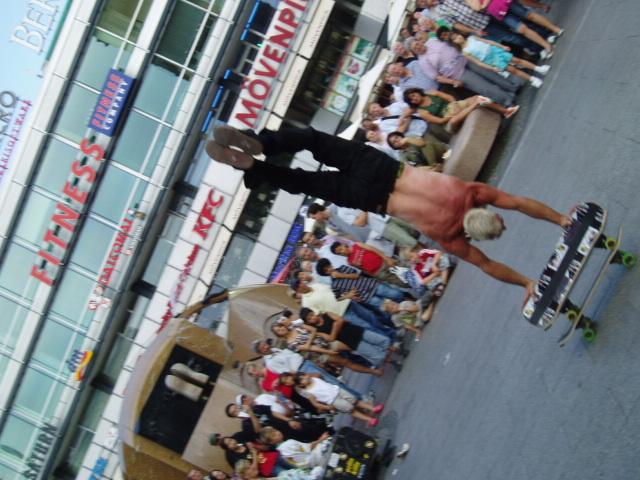 Blink-182’s Mark Hoppus Says He Once Went on an ‘Awful’ Date With Melissa Joan Hart Celebrity Encounters: Navigating the Highs and lows of Dating in the Spotlight