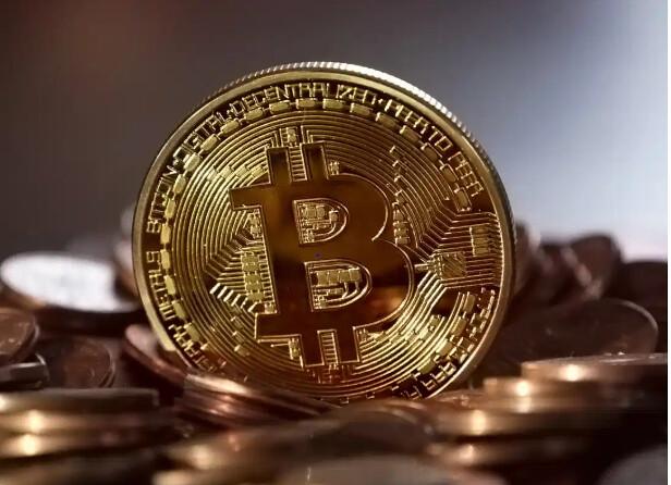 Here are some more engaging headline options you can use - varied tones so you can pick what fits your audience best: 1. Bitcoin Street Journal: Today's Market Movers & Must-Know Trends 2. Bitcoin Street Journal - Market Snapshot: What Traders Need Now Bitcoin price stabilizes near key support as traders weigh ETF inflows and macro headwinds
